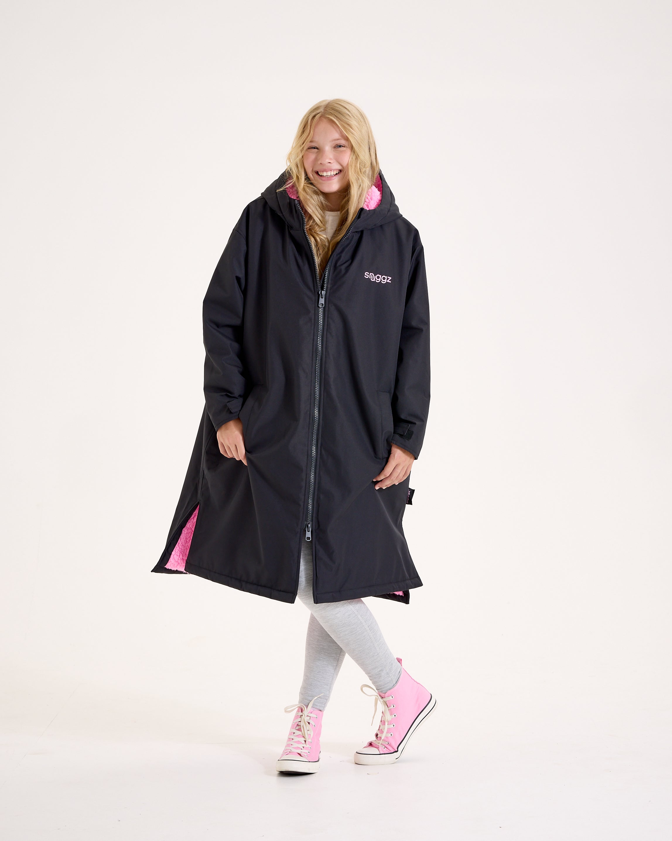 Snuggz Kids Lite Black Changing Robe with Pink Borg