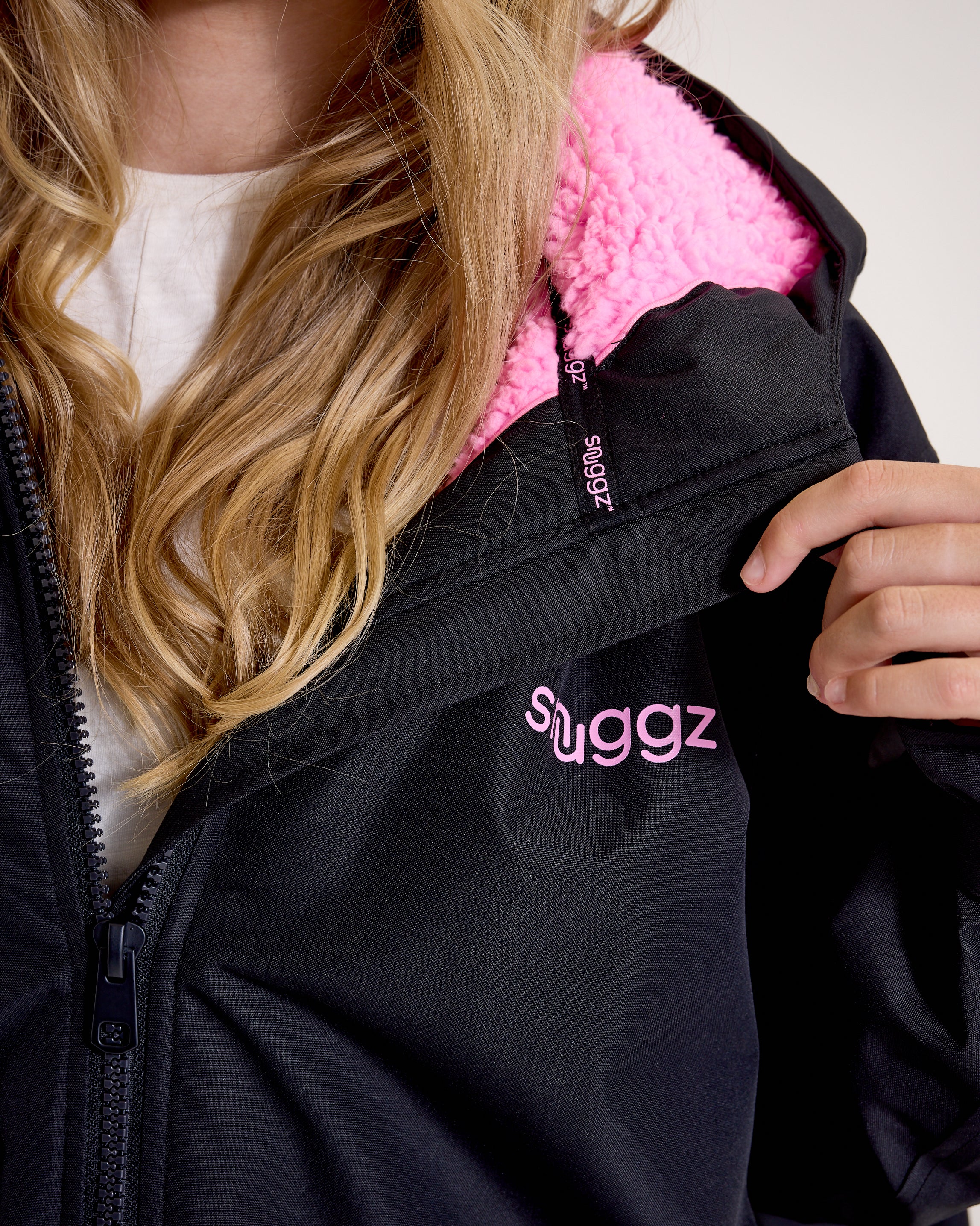 Snuggz Kids Lite Black Changing Robe with Pink Borg