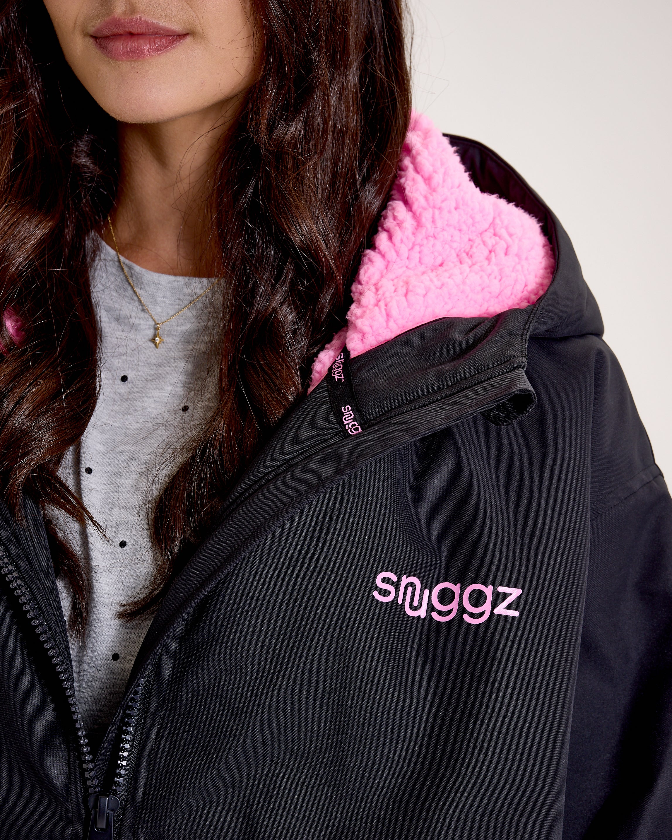 Snuggz Lite Black Changing Robe with Blue or Pink Borg