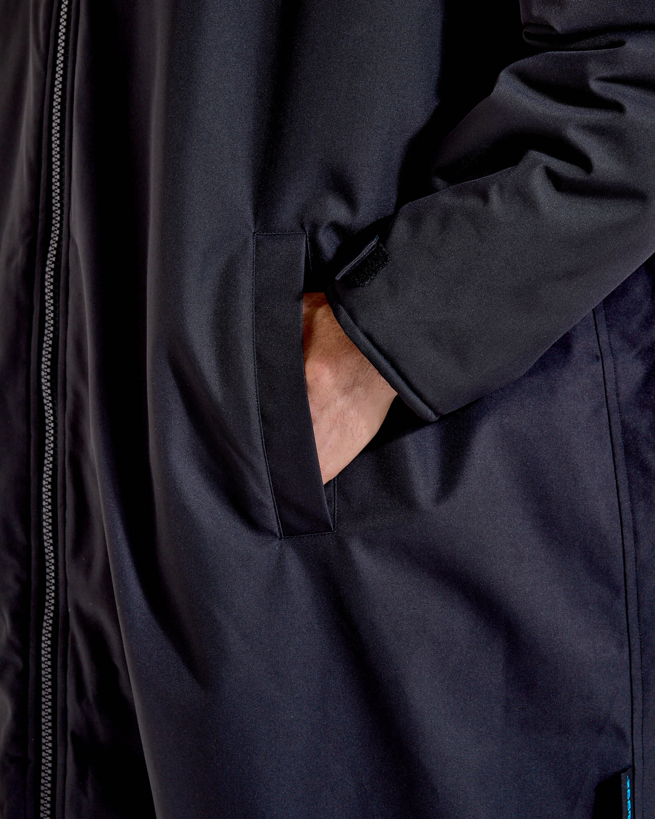 Snuggz Lite Black Changing Robe with Blue or Pink Borg