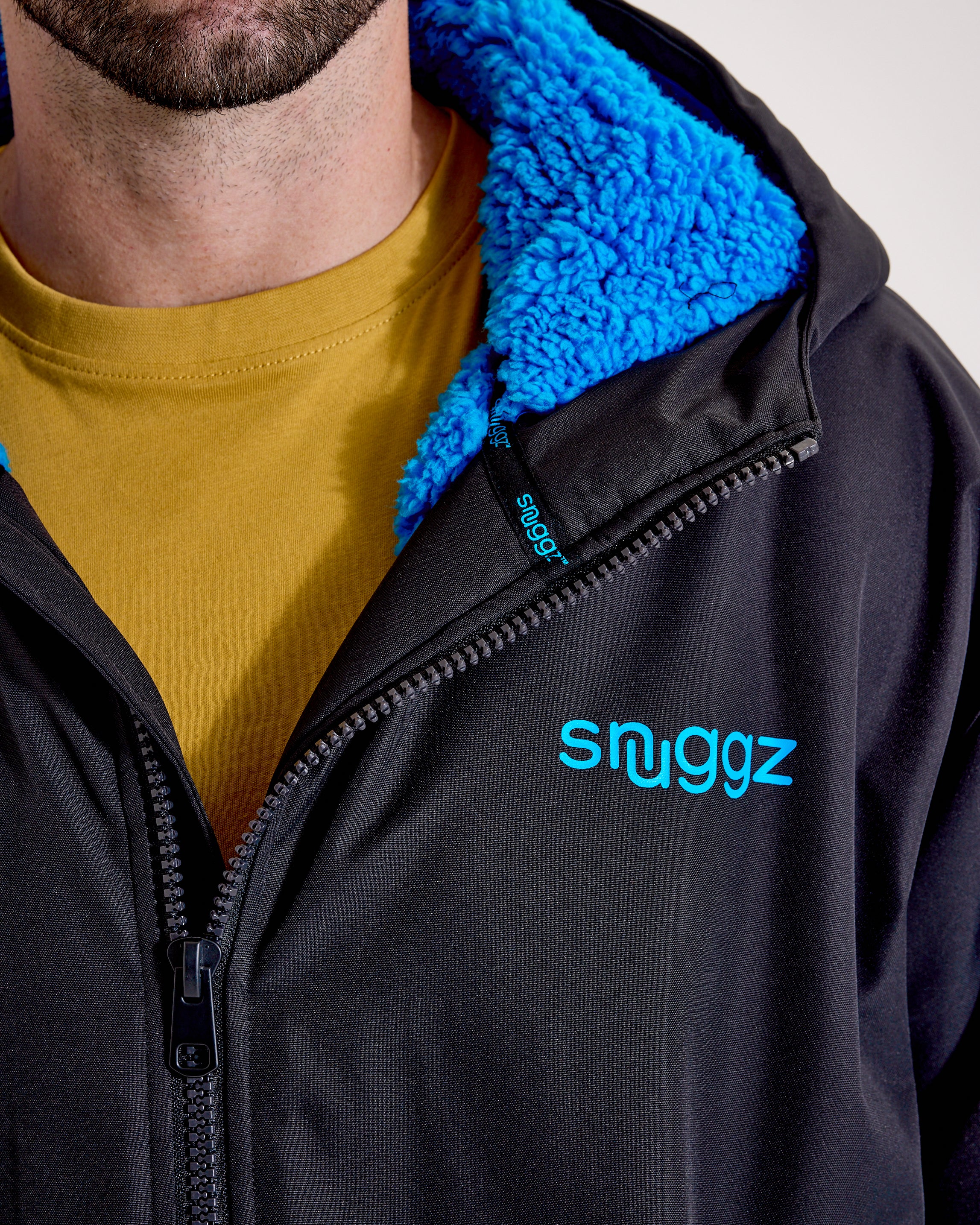 Snuggz Lite Black Changing Robe with Blue or Pink Borg