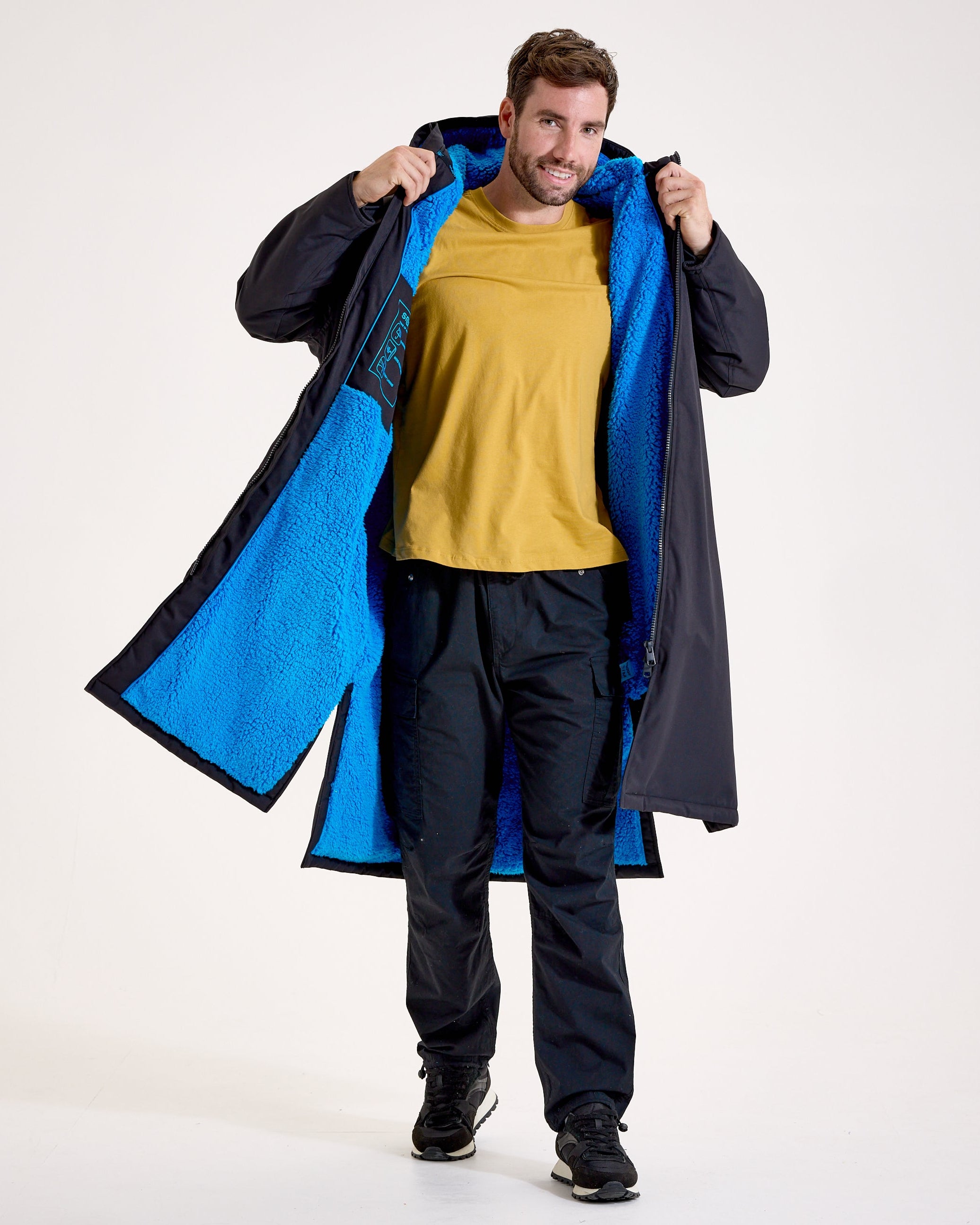 Snuggz Lite Black Changing Robe with Blue or Pink Borg