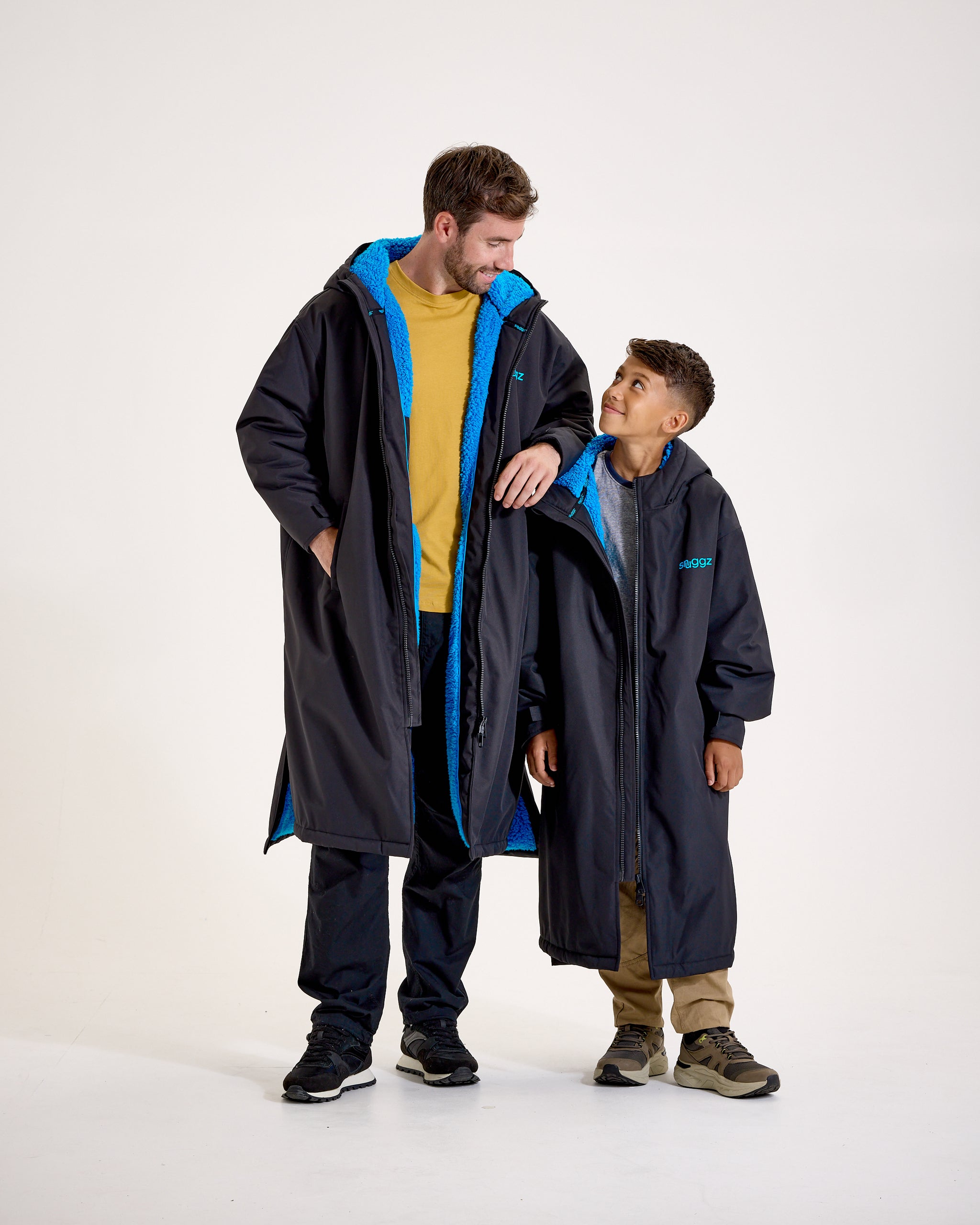 Snuggz Robe Snuggz Kids Lite Black Changing Robe with Blue Borg