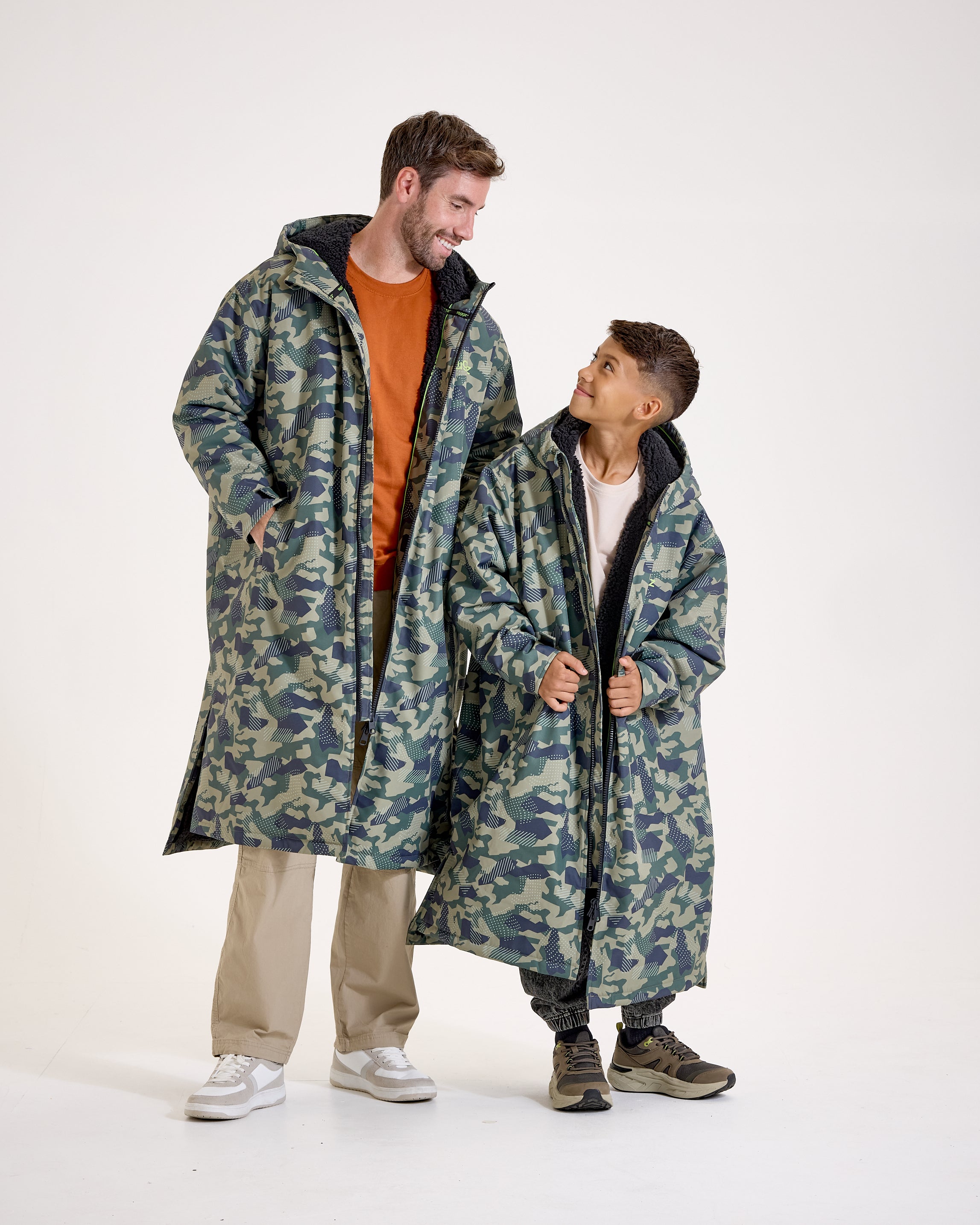 Snuggz Kids Lite Green Camo Changing Robe