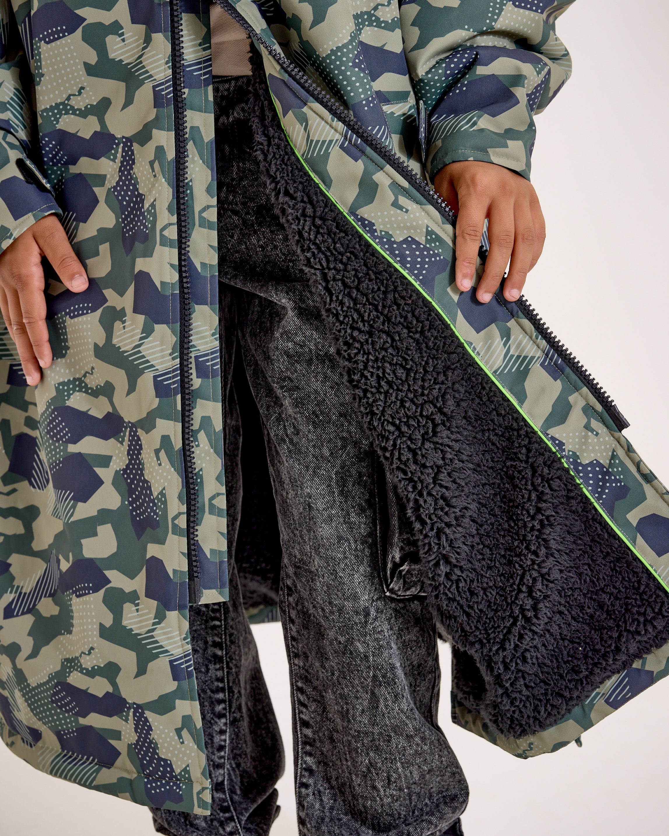 Snuggz Kids Lite Green Camo Changing Robe