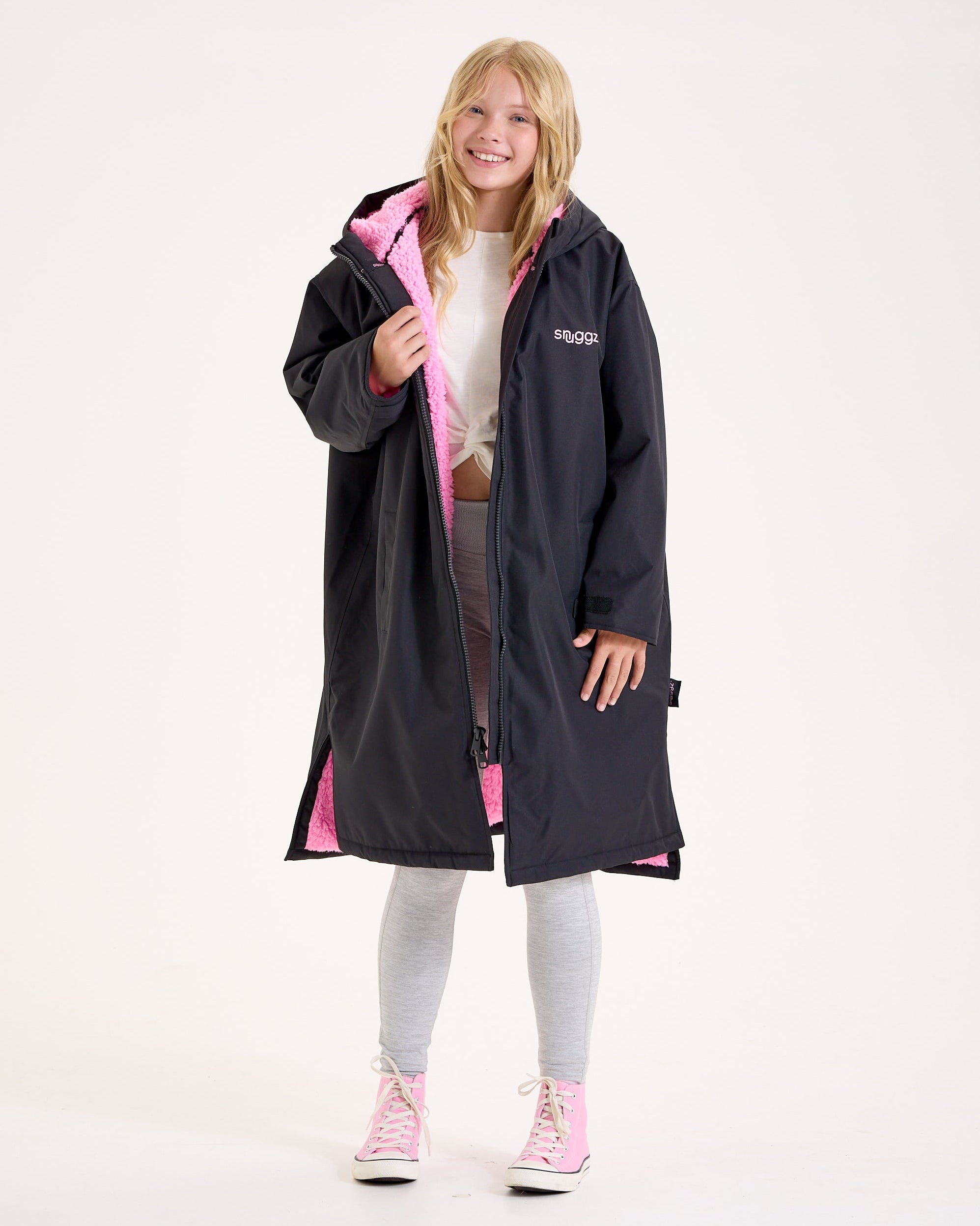 Snuggz Lite Black Changing Robe with Blue or Pink Borg
