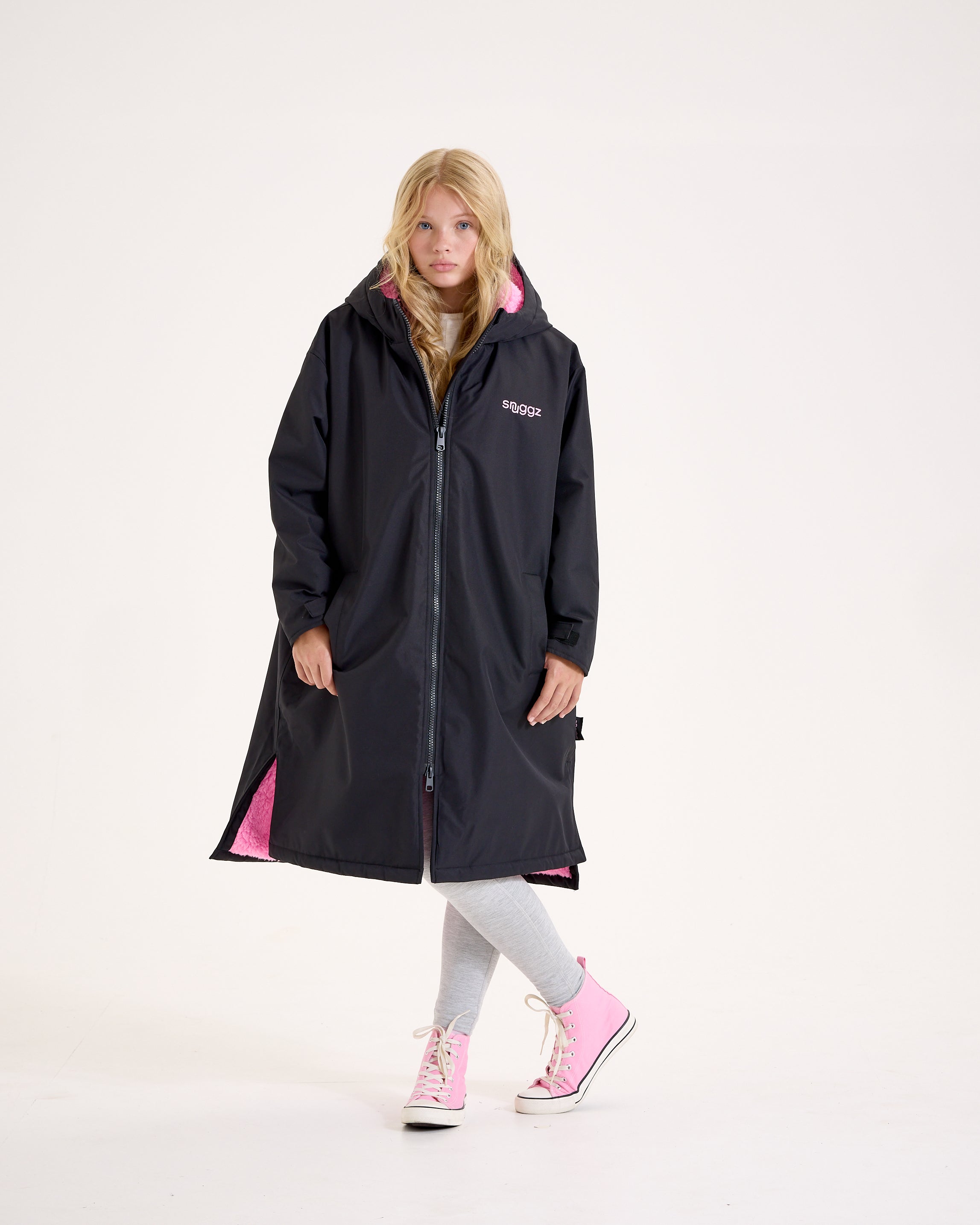 Snuggz Lite Black Changing Robe with Blue or Pink Borg
