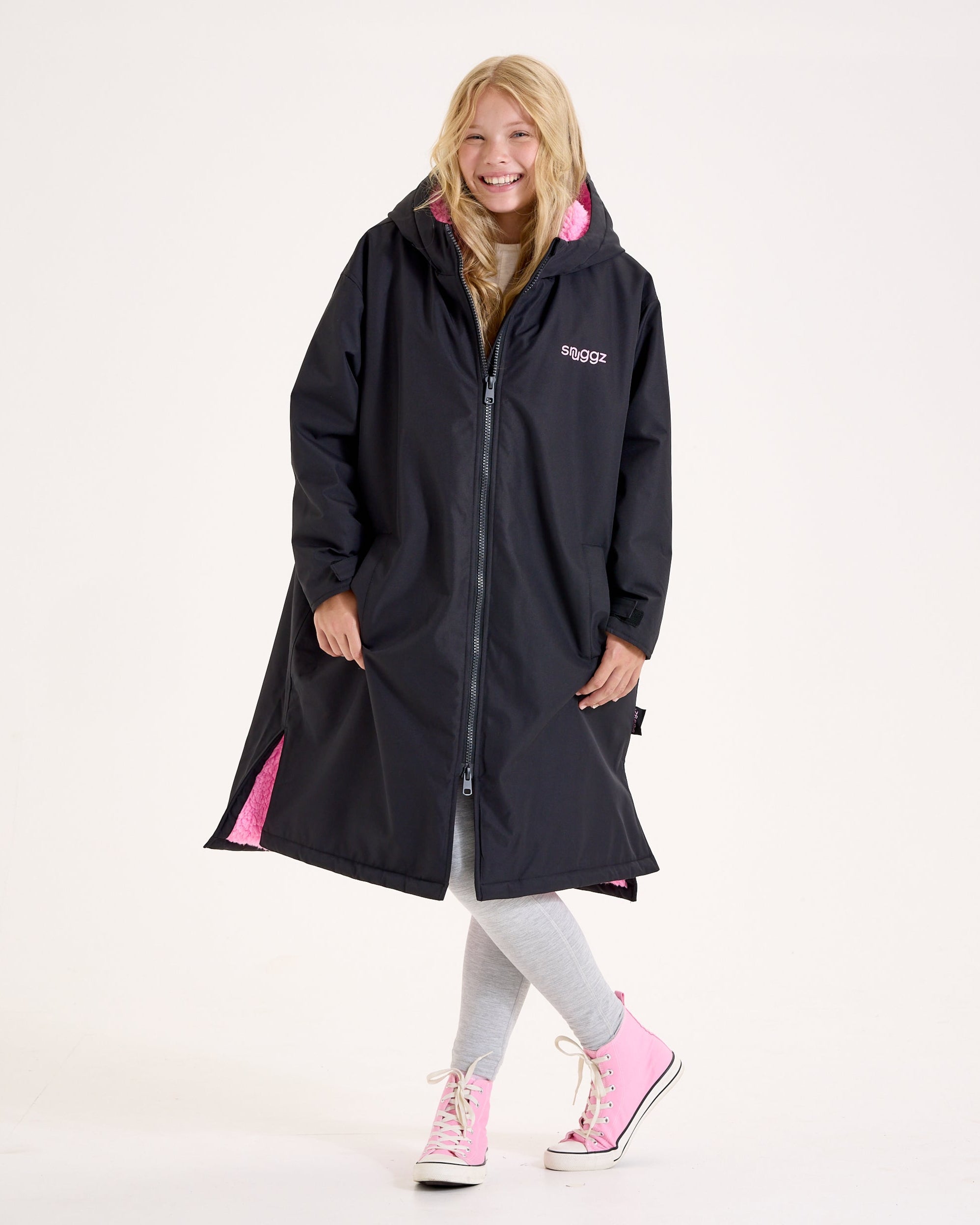 Snuggz Lite Black Changing Robe with Blue or Pink Borg