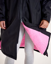 Snuggz Lite Black Changing Robe with Blue or Pink Borg