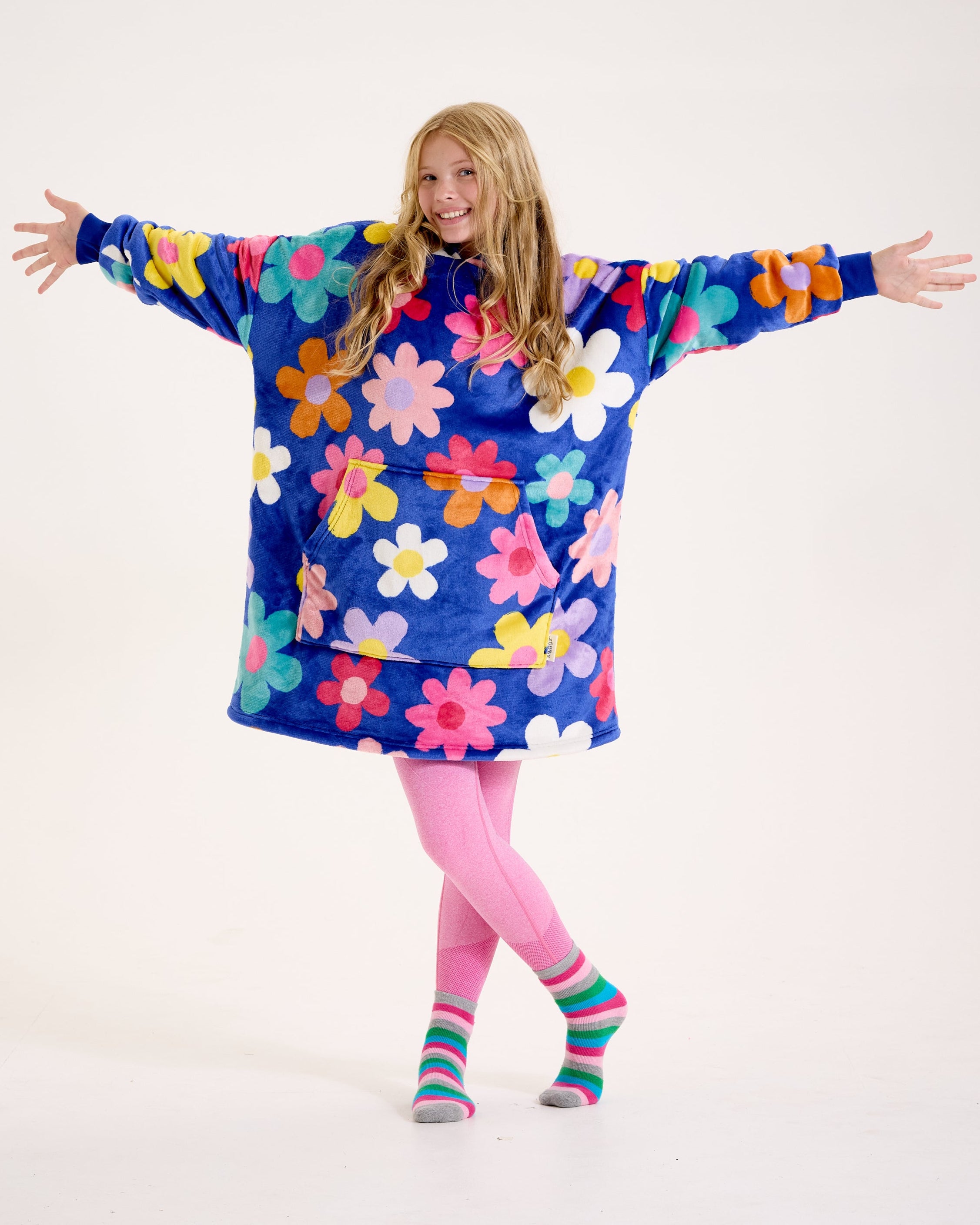 25-8-11_Snuggz_Original_Flower_Power_Blue_Hooded_Blanket_132677.jpg
