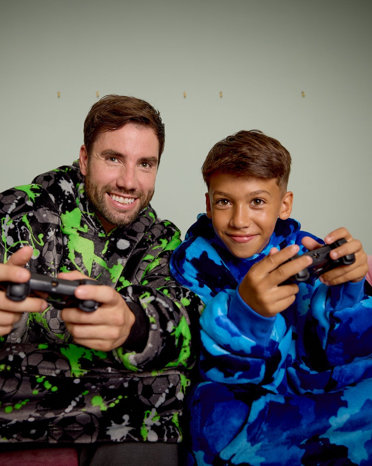 Snuggz Men Original Football Graffiti Hooded Blanket