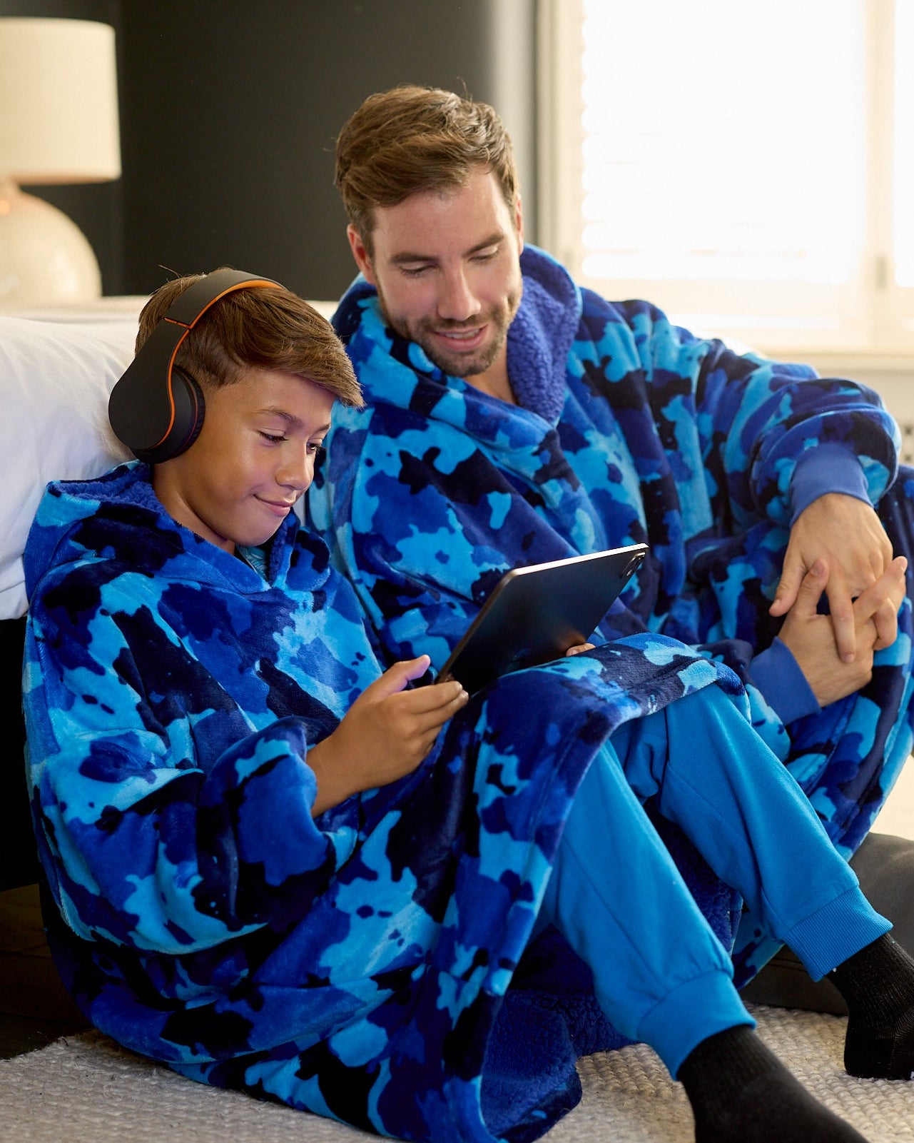 Snuggz Men Original Blue Camo Hooded Blanket