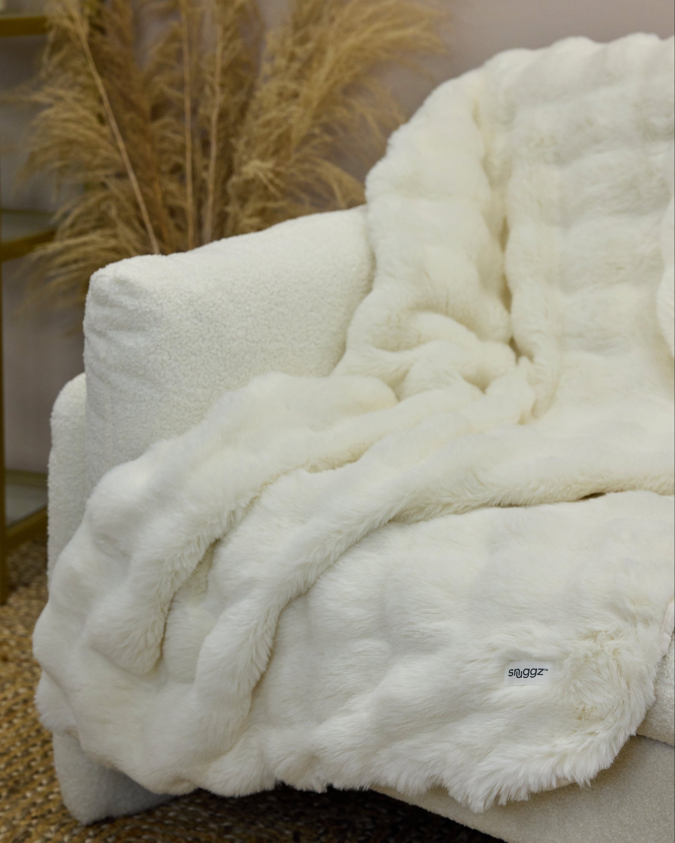 Snuggz Ivory Faux Fur Blanket
