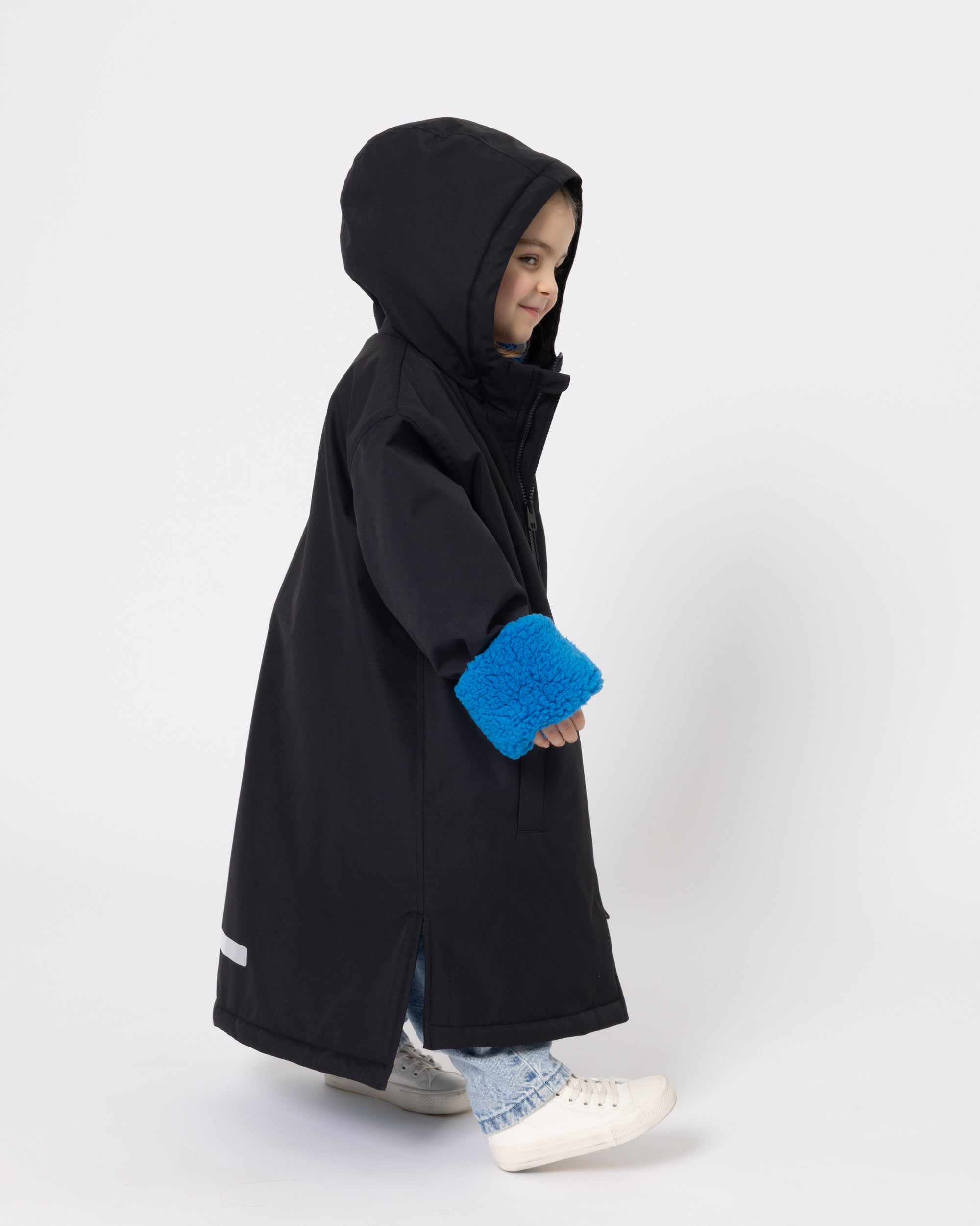 Snuggz Lite Black Changing Robe with Blue or Pink Borg