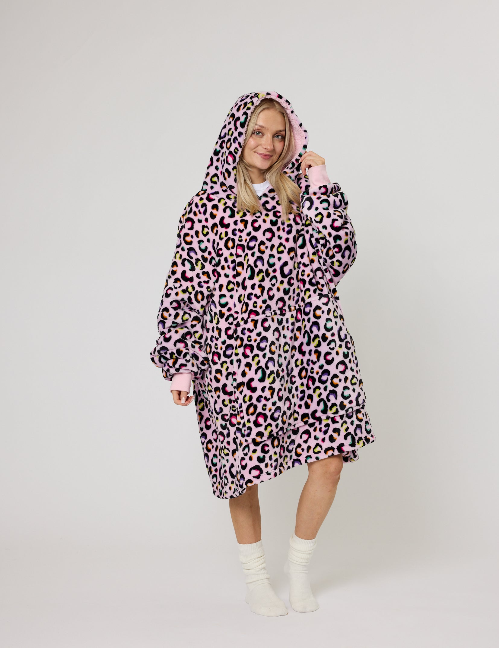 Brightleopardhoodedblanketadult_029.jpg