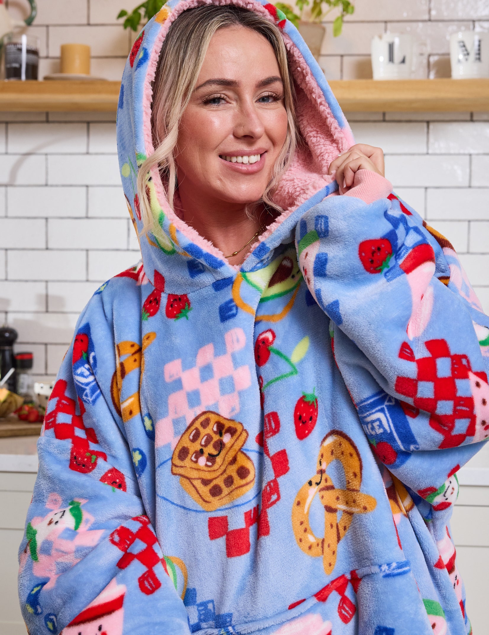 Brunchhoodedblanket_322_2b9cf88b-cf91-48ae-9acd-71d7af6494f2.jpg