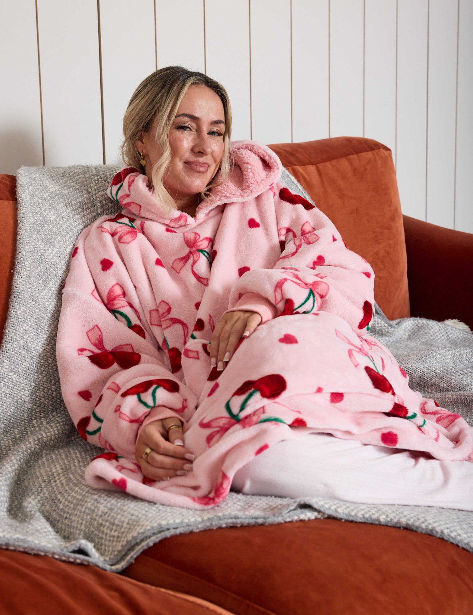 Cherrybowhoodedblanket_456.jpg
