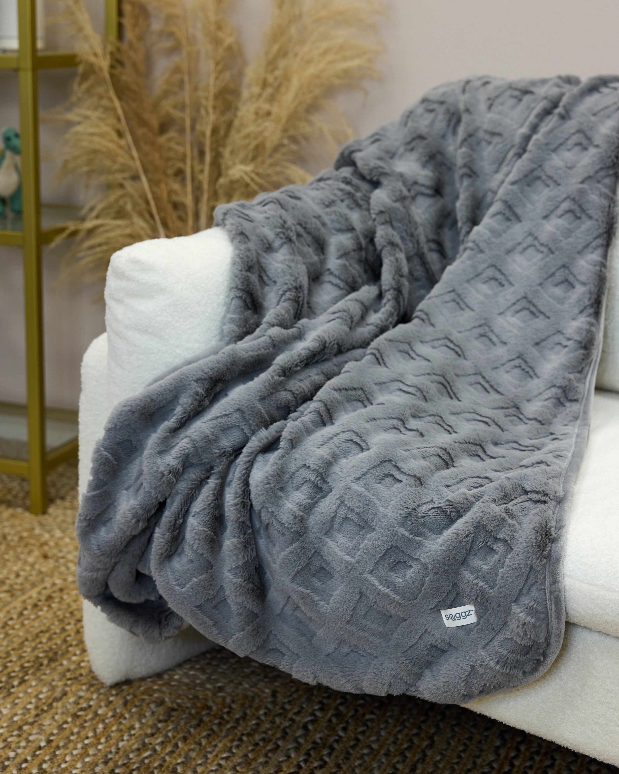 Snuggz Diamond Textured Grey Faux Fur Blanket