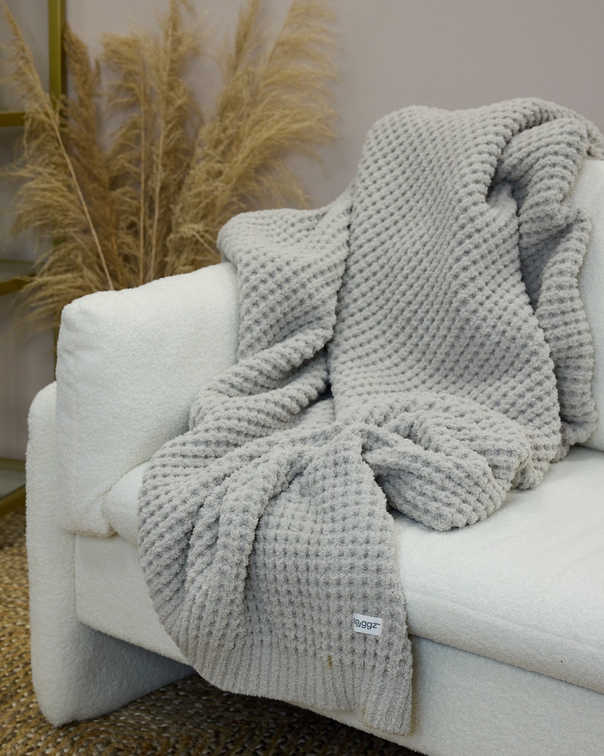 Snuggz Neutral Soft Feather Yarn Textured Blanket