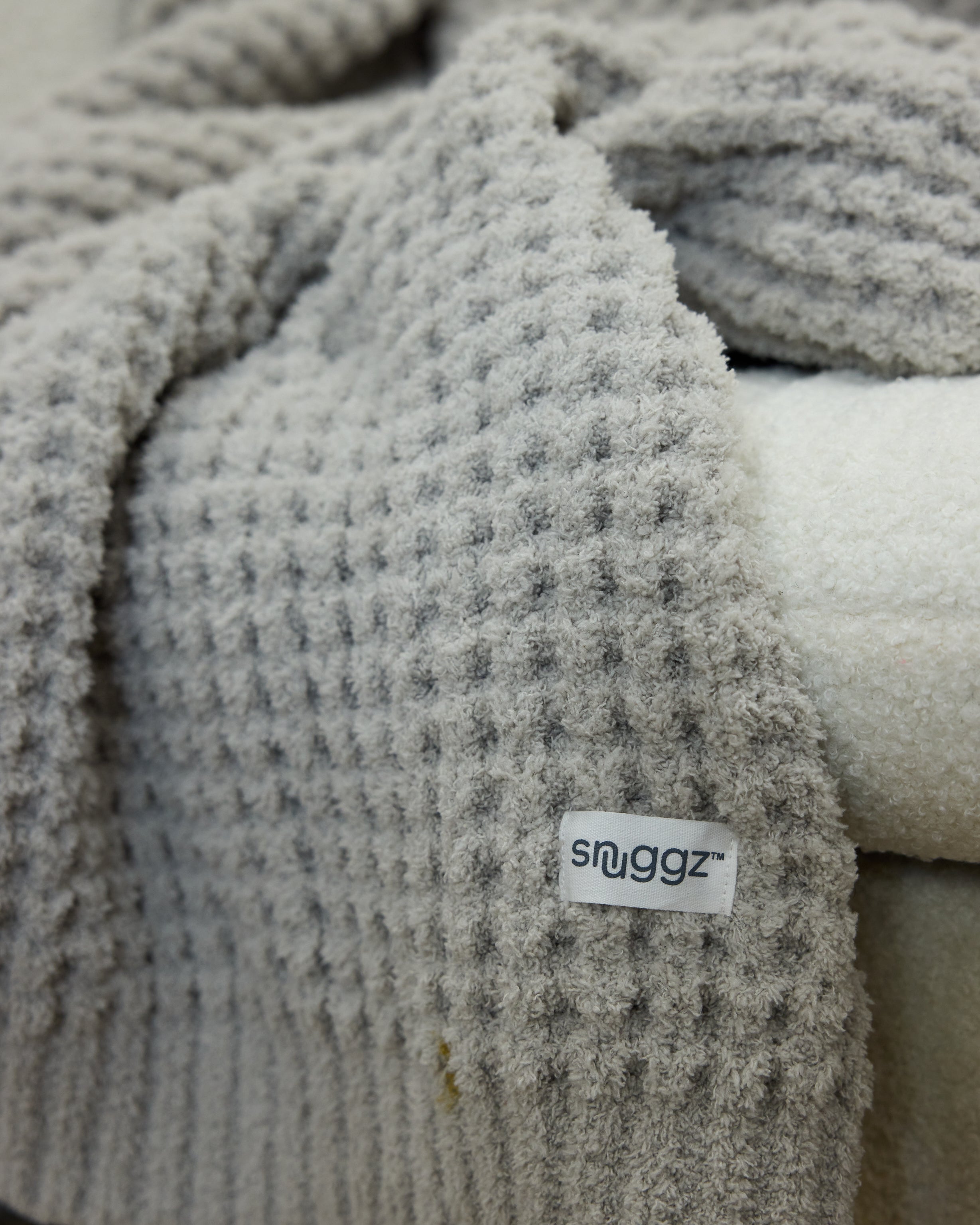 Snuggz Neutral Soft Feather Yarn Textured Blanket