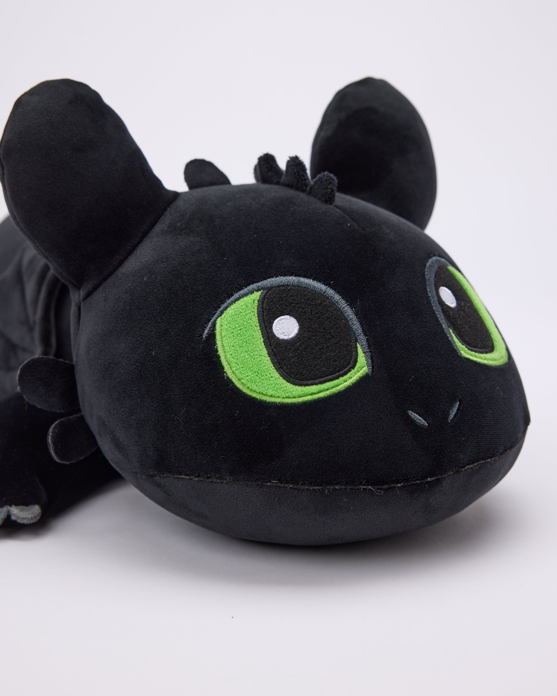 Toothless weighted plush close-up - HTTYD Night Fury cuddle toy