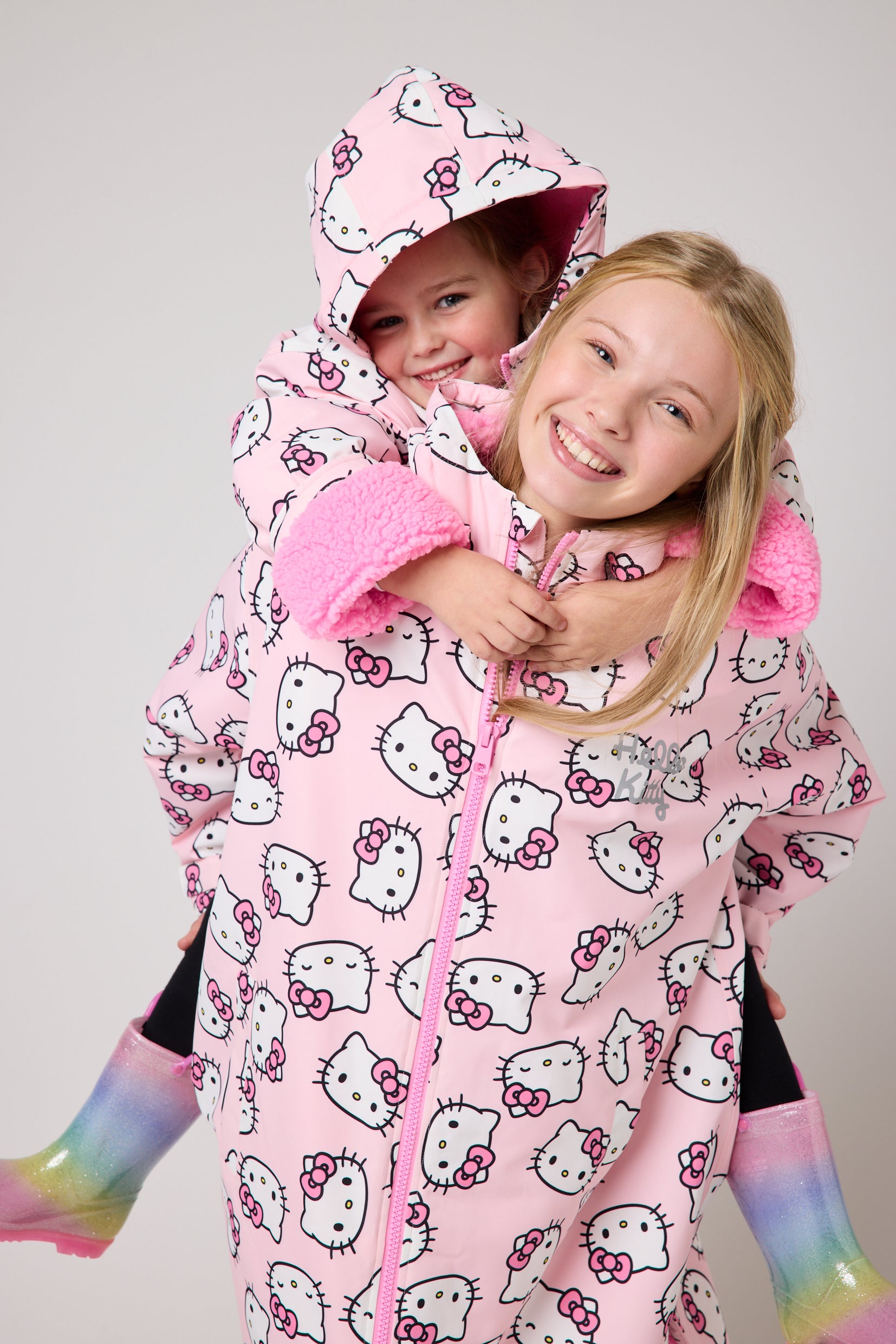 Snuggz Lite Kids Hello Kitty Changing Robe