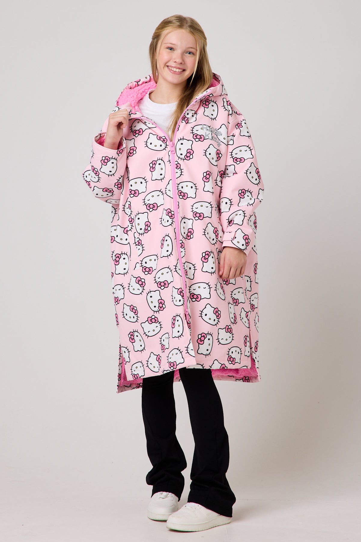 Snuggz Lite Kids Hello Kitty Changing Robe