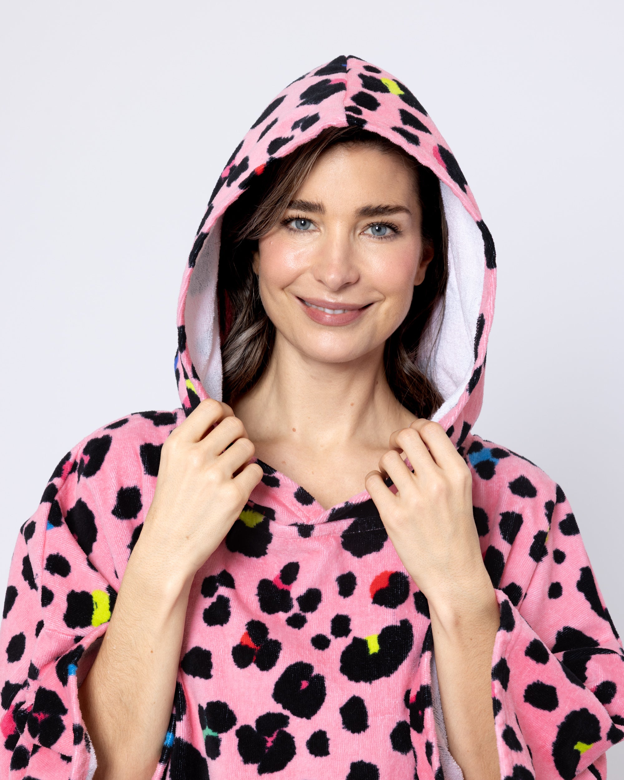 Snuggz Ladies Leopard Towelling Beach Poncho