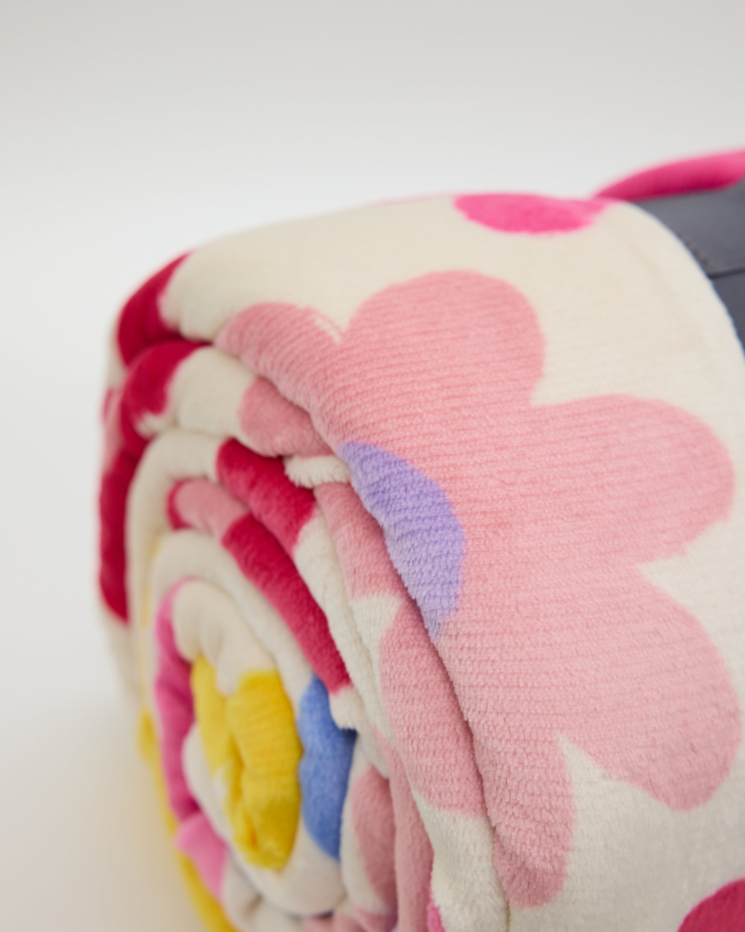 Snuggz Flower Power Cosy Throw Blanket