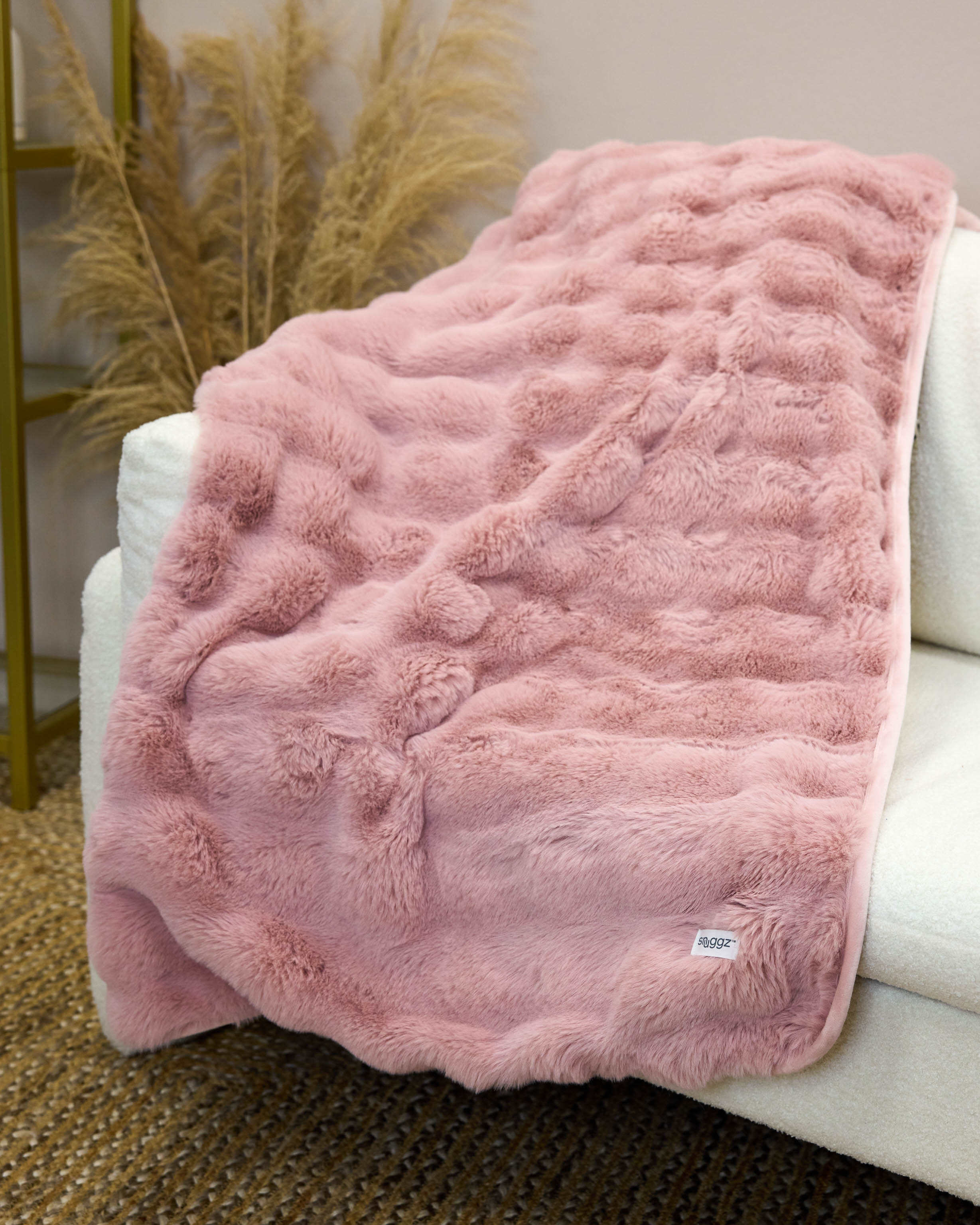 Snuggz Pink Faux Fur Blanket
