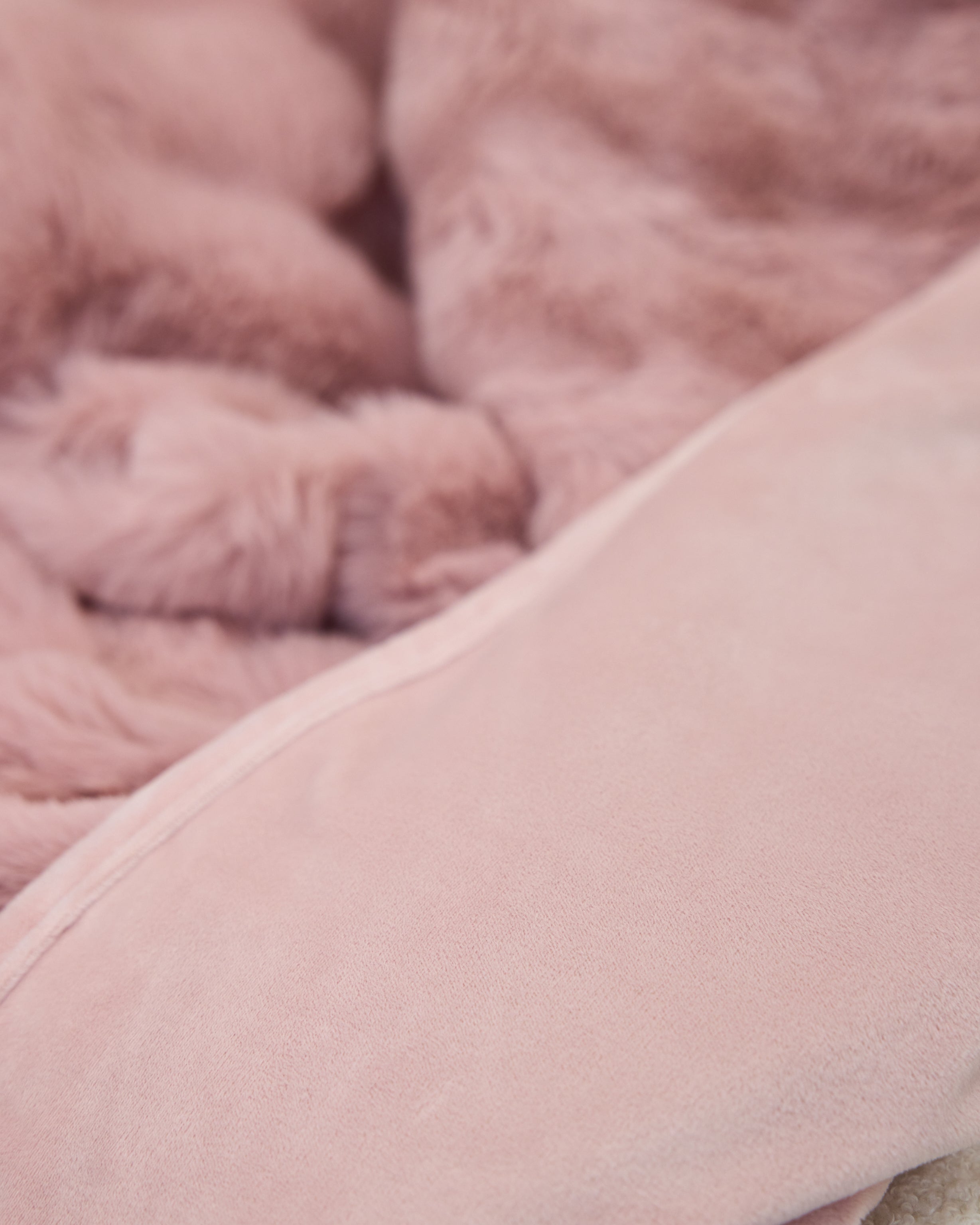 Snuggz Pink Faux Fur Blanket
