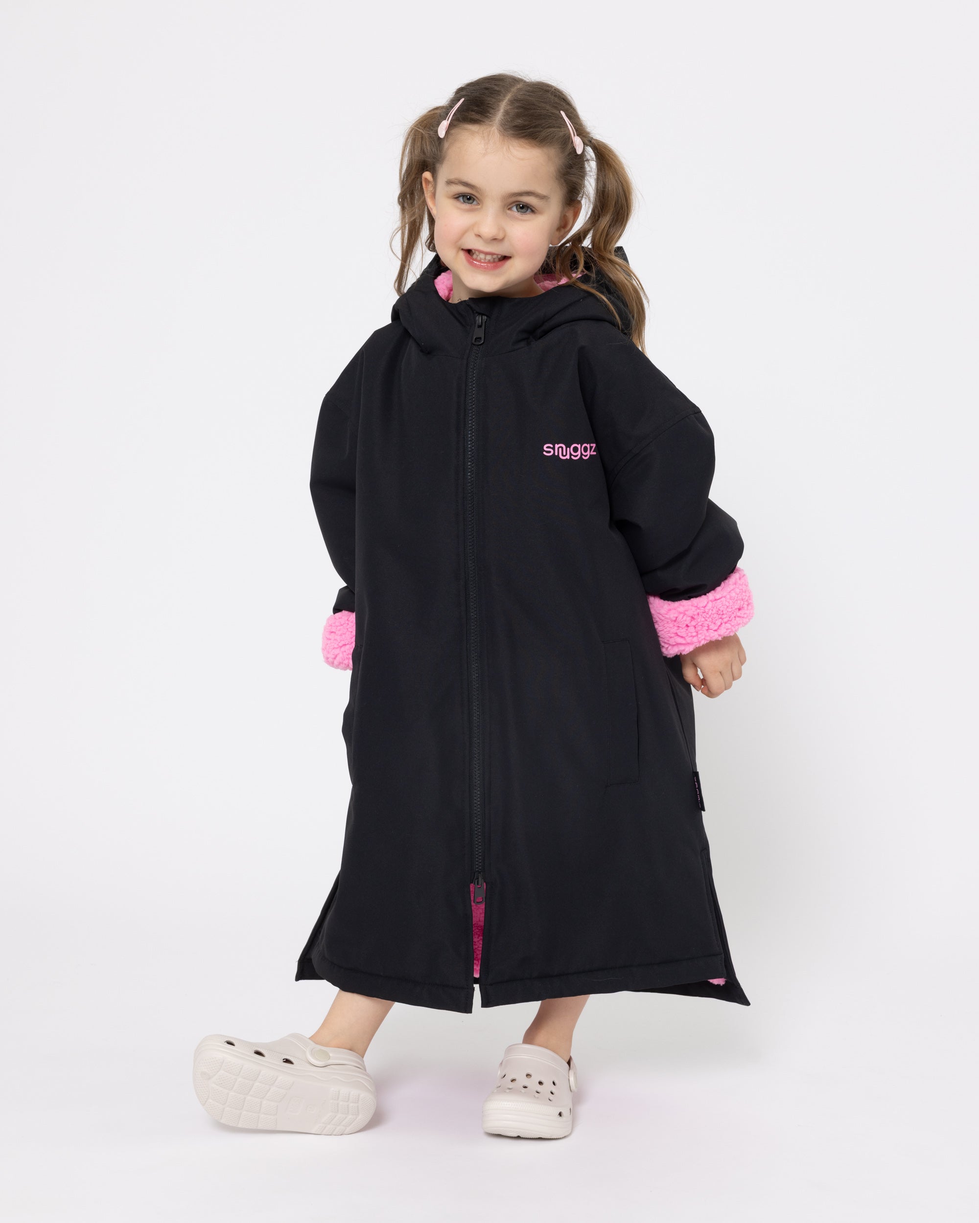 Snuggz Lite Black Changing Robe with Blue or Pink Borg