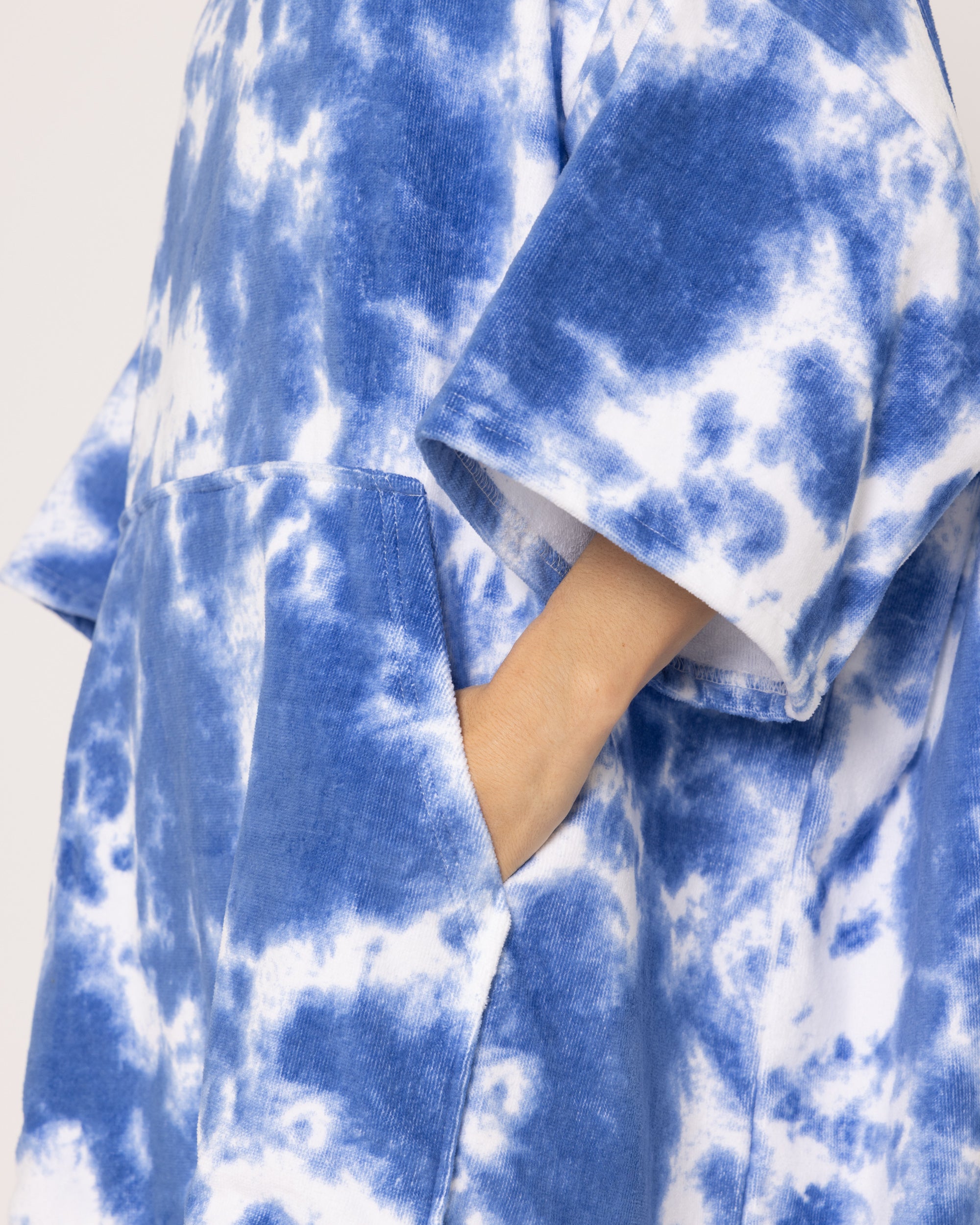 Snuggz Adults Unisex Tie Dye Towelling Beach Poncho