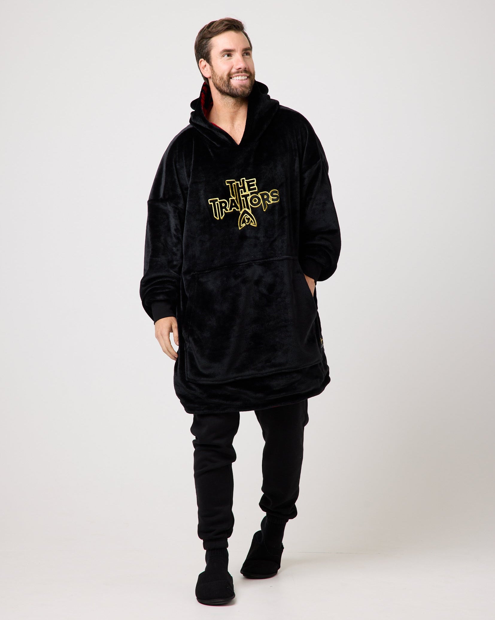 TraitorsHoodedblanket_009.jpg