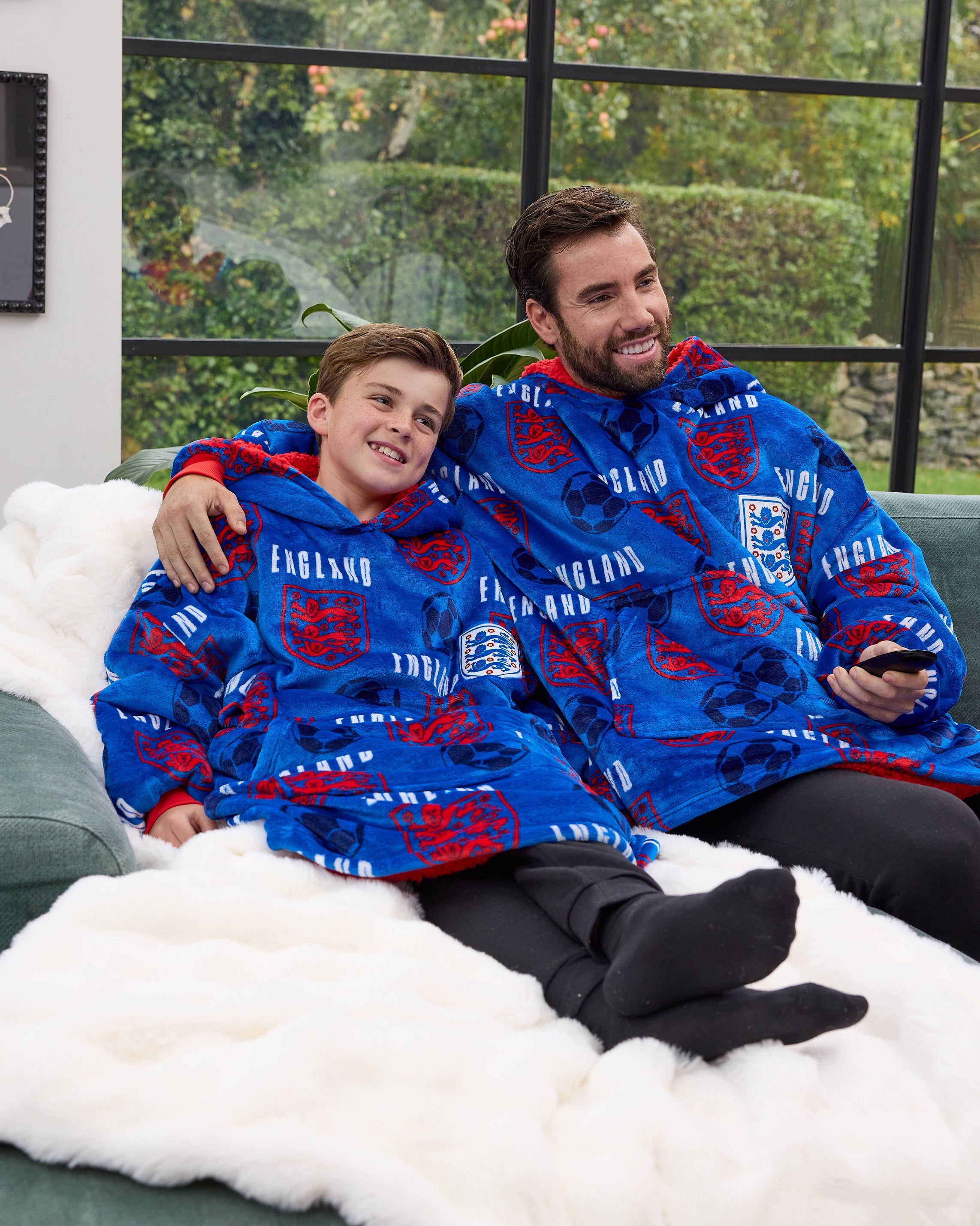 Snuggz Adults Original - England Football Hooded Blanket